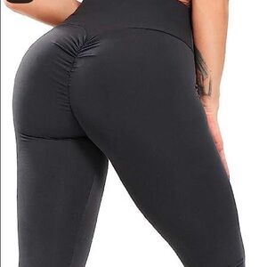 Scrunch Butt Black Workout Leggings NWT